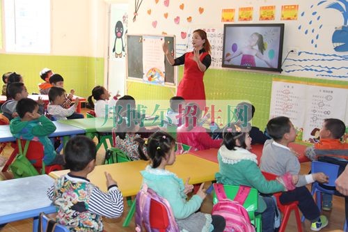 女生幼師專業發展前景怎么樣