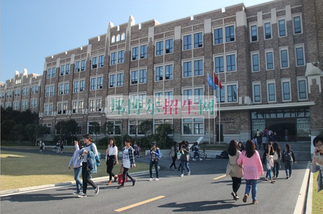 上海外國(guó)語大學(xué)賢達(dá)經(jīng)濟(jì)人文學(xué)院2016年招生簡(jiǎn)章