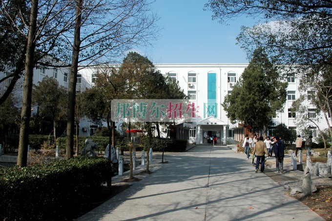 上海工商職業技術學院招生辦聯系電話