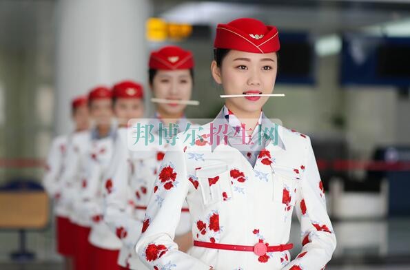 初中畢業能上高鐵乘務嗎