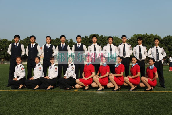 初中畢業可以去學空乘嗎