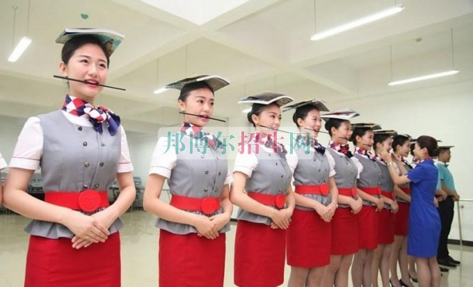 初中畢業可以學空乘嗎