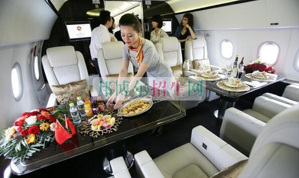 初中畢業能考空乘嗎
