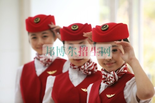 初中畢業學空乘怎么樣