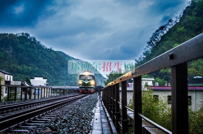 初中畢業能學鐵路專業嗎