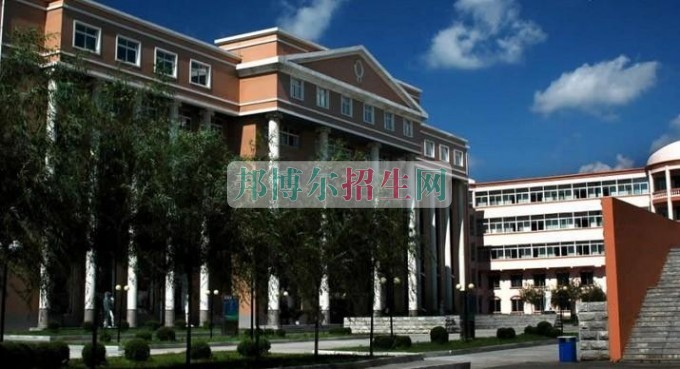 中?？即髮W怎么考