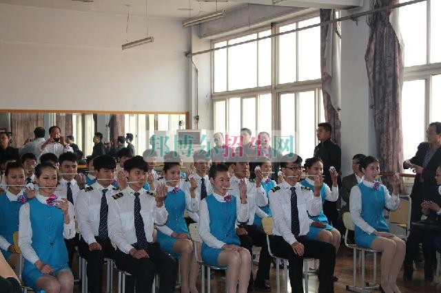 初中畢業可以去學航空服務嗎