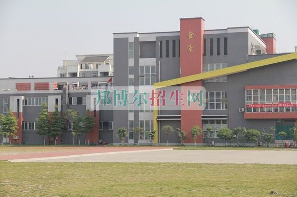 初中畢業可以上航空服務嗎