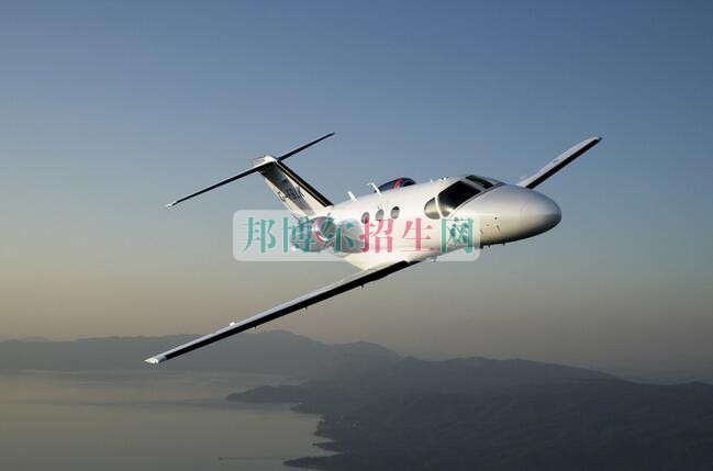 女生可以讀航空服務嗎
