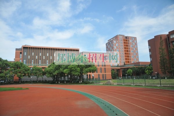 初中畢業學飛機維修的學校