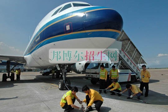 初中畢業學飛機維修怎么樣
