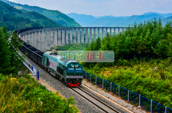 初中畢業怎么考鐵道工程技術專業