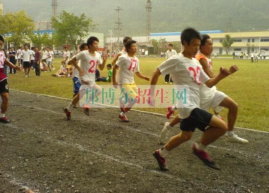 達州華西職業(yè)技術(shù)學(xué)校