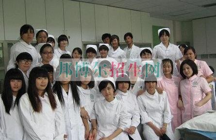 初中畢業學高級護理的學校