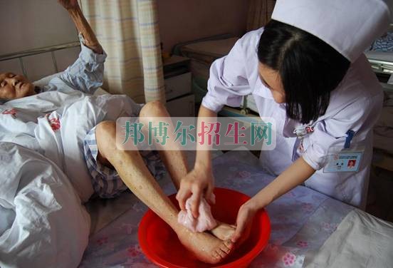 高中畢業學涉外護理