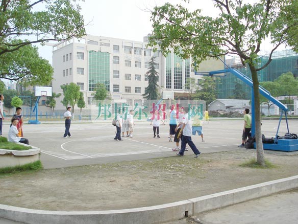 高中畢業上職業學校