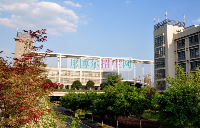 職業學校和職高哪個好