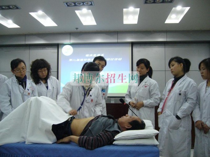 成都臨床醫學大專好的學校