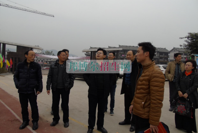巴中市教育局領導蒞臨平昌鷹才中等職業技術學校檢查指導工作