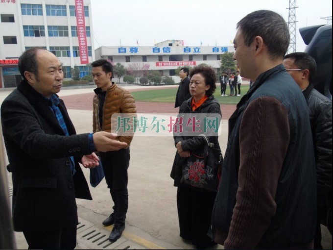 巴中市教育局領導蒞臨平昌鷹才中等職業技術學校檢查指導工作