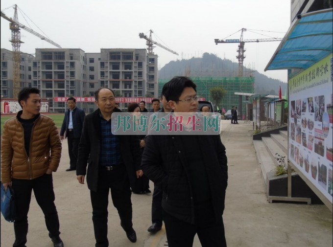 巴中市教育局領導蒞臨平昌鷹才中等職業技術學校檢查指導工作