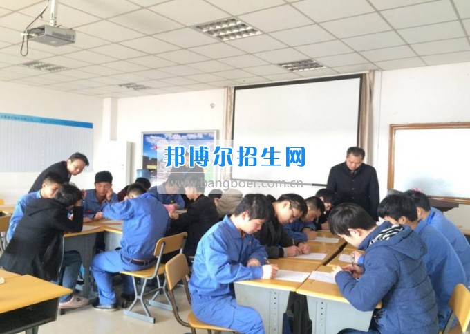 四川省江安縣職業技術學校領導到企業看望實習就業學生