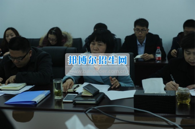 重慶公共運輸職業學院召開2017年度黨委中心組（擴大）學習會