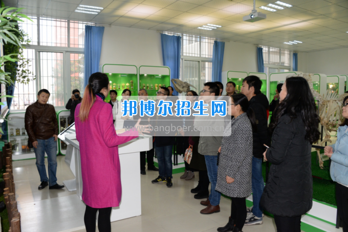 川南幼兒師范高等專科學校與內(nèi)江職業(yè)技術學校開展青年聯(lián)誼活動