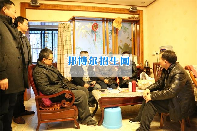 四川省技術監督學校熊蘭校長一行春節前夕走訪慰問退休干部職工