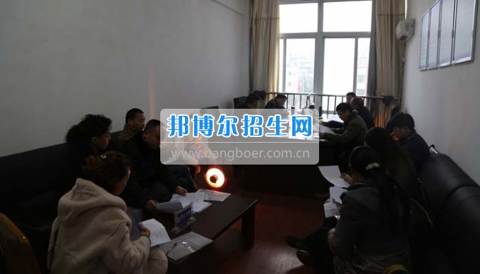 四川省古藺縣職業(yè)高級(jí)中學(xué)校集智匯力，全力推進(jìn)依法治校