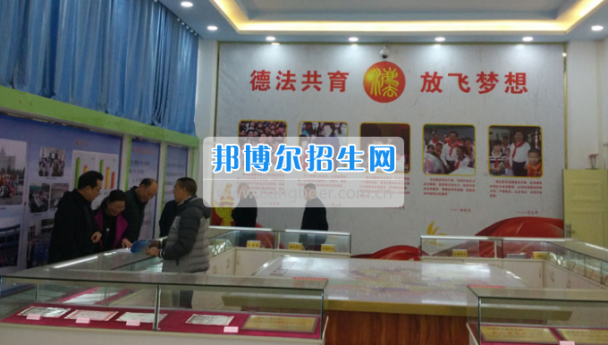 儀隴縣教育局長一行赴天坤四川省古藺縣職業高級中學校參觀考察