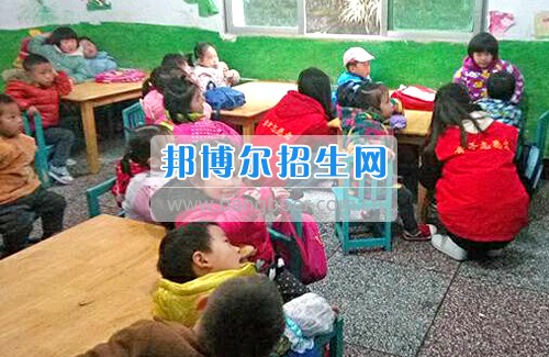 重慶信息技術職業學院青年志愿者深入社區幼兒園開展2017年支教活動