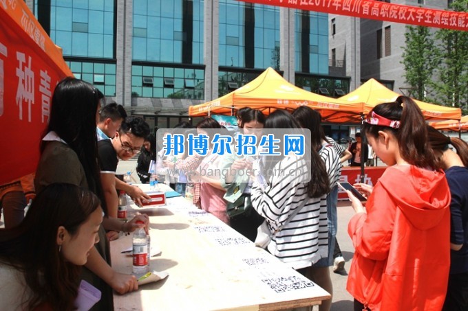 天一學院成功舉辦“第七屆全國大學生綠植免費領養”校園公益活動