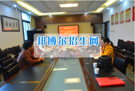 四川省儀隴縣扶輪育才職業學校教師代表到都江堰李冰中學考察未來課堂云班
