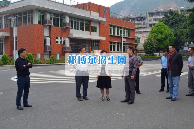 視察學(xué)情 指導(dǎo)發(fā)展 ——副市長(zhǎng)馬曉鳳來攀枝花市建筑工程學(xué)校視察工作