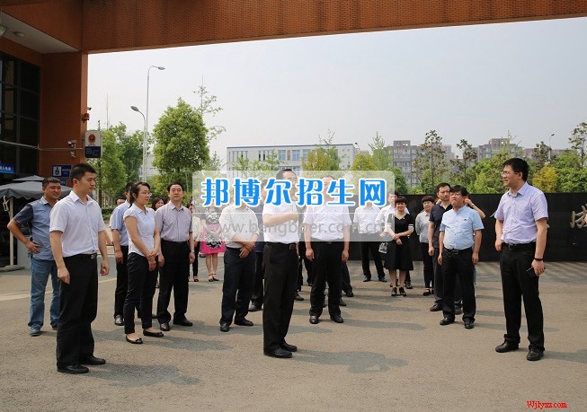 共青團陜西省委副書記徐永勝一行蒞臨成都市溫江區燎原職業技術學校參觀