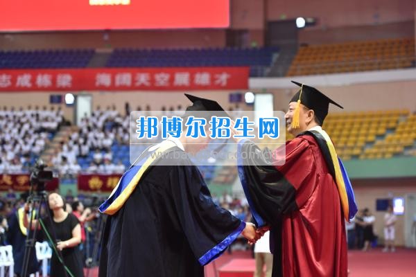 電子科技大學隆重舉行2017年學生畢業典禮暨學位授予儀式