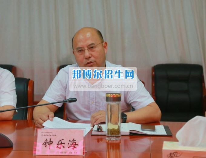 市委機構編制委員會辦公室主任淳道懷一行來綿陽市信息科技學校開展機構編制工作調(diào)研