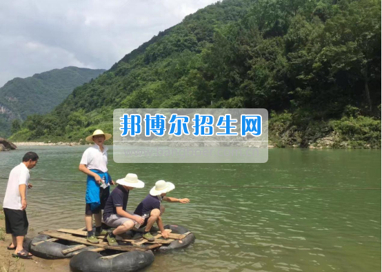 四川信息職業技術學院深入貧困村開展精準識別復核工作
