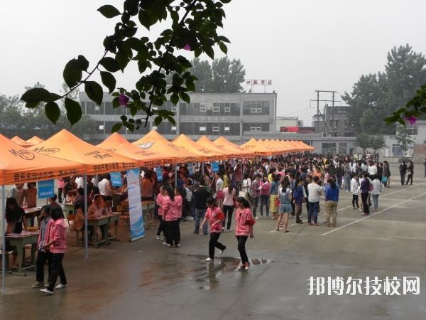 四川人民醫(yī)院護士學校2019年報名條件、招生對象