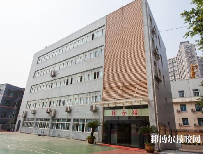 重慶建筑高級技工學(xué)校2020年報名條件、招生要求、招生對象