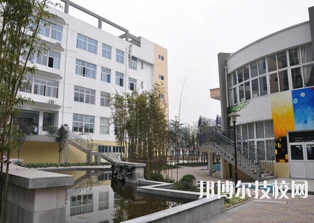 成都汽車職業技術學校2020年報名條件、招生要求、招生對象