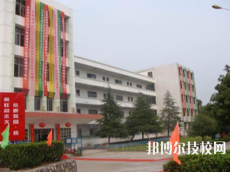 江西通用技術(shù)工程學(xué)校2020年報(bào)名條件、招生要求、招生對象