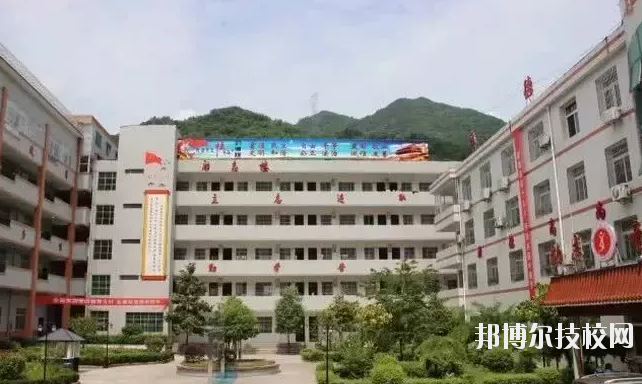 鎮巴縣職業教育中心2020年報名條件、招生要求、招生對象 