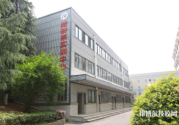 浙江公路技師學(xué)院2020年招生辦聯(lián)系電話(huà)