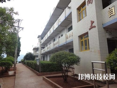 普定職業技術學校2020年報名條件、招生要求、招生對象