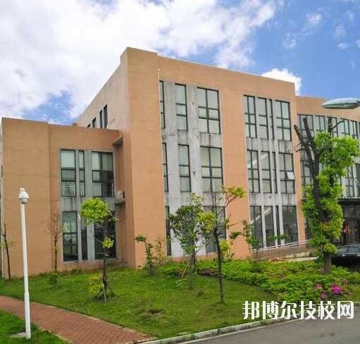 重慶建峰工業集團有限公司技工學校網站網址