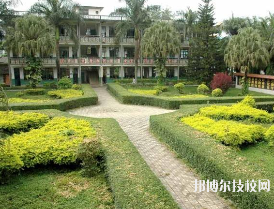 重慶潼南闇公職業高級中學2020年招生辦聯系電話