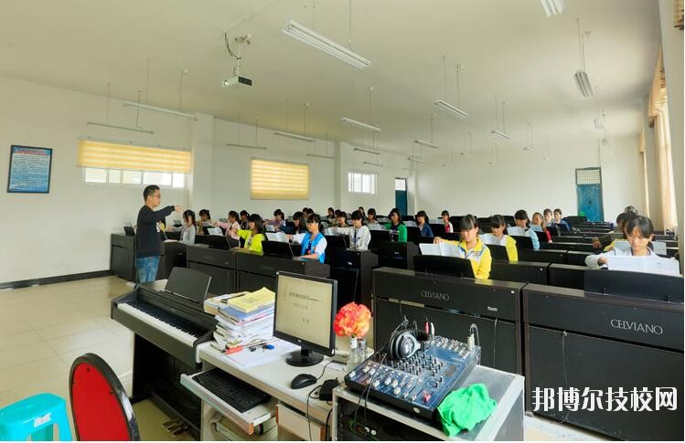 安順民族中等職業學校2020年招生辦聯系電話