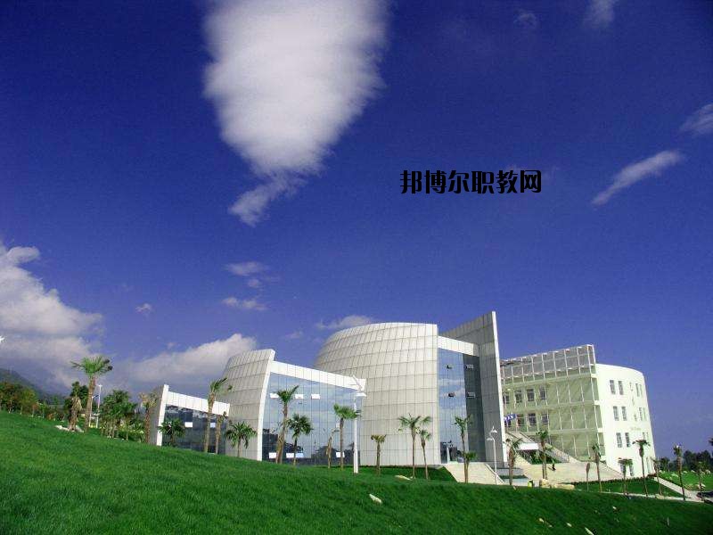 來鳳中等職業(yè)技術(shù)學(xué)校2020年報名條件、招生要求、招生對象